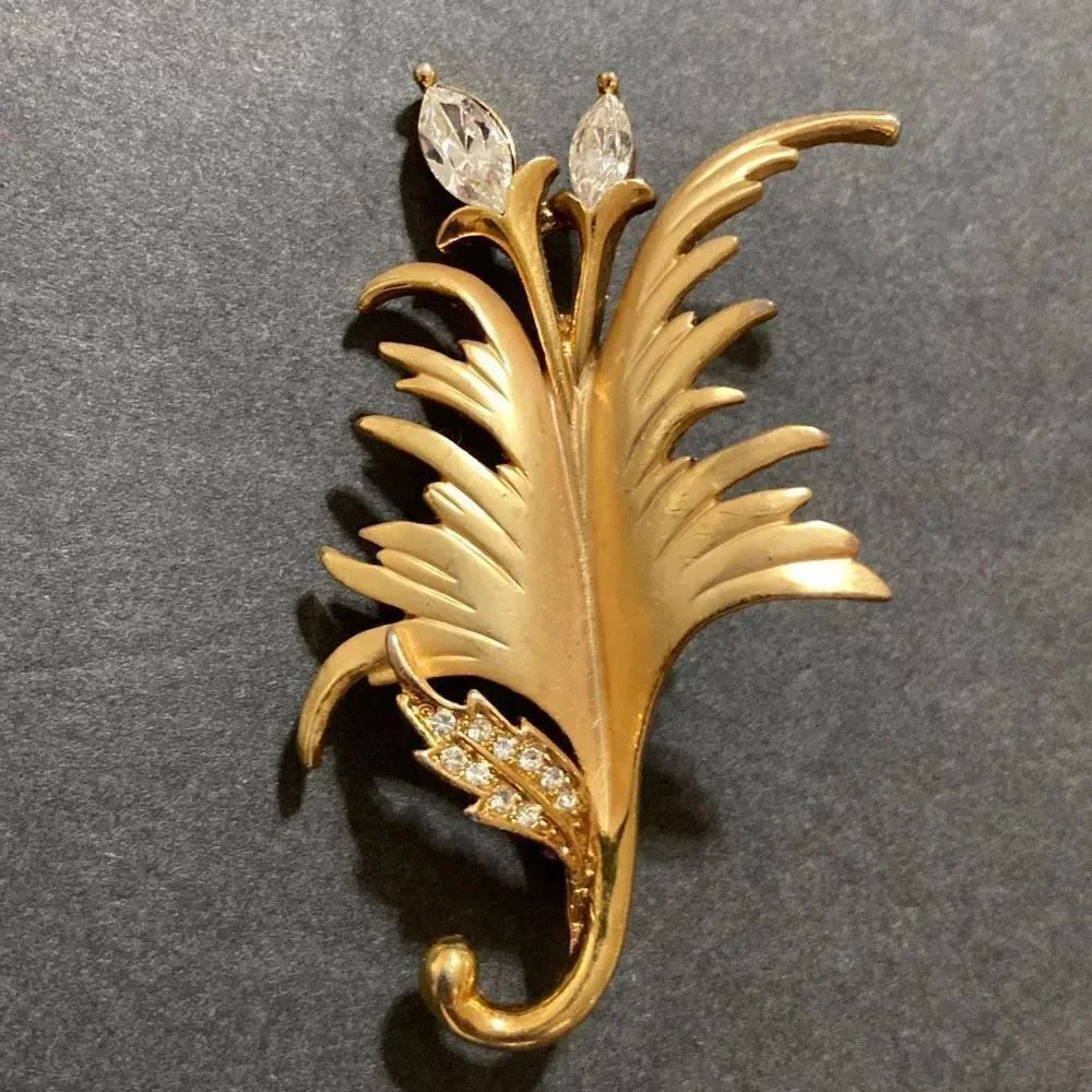 Brooch vintage gold tone leaf with crystals